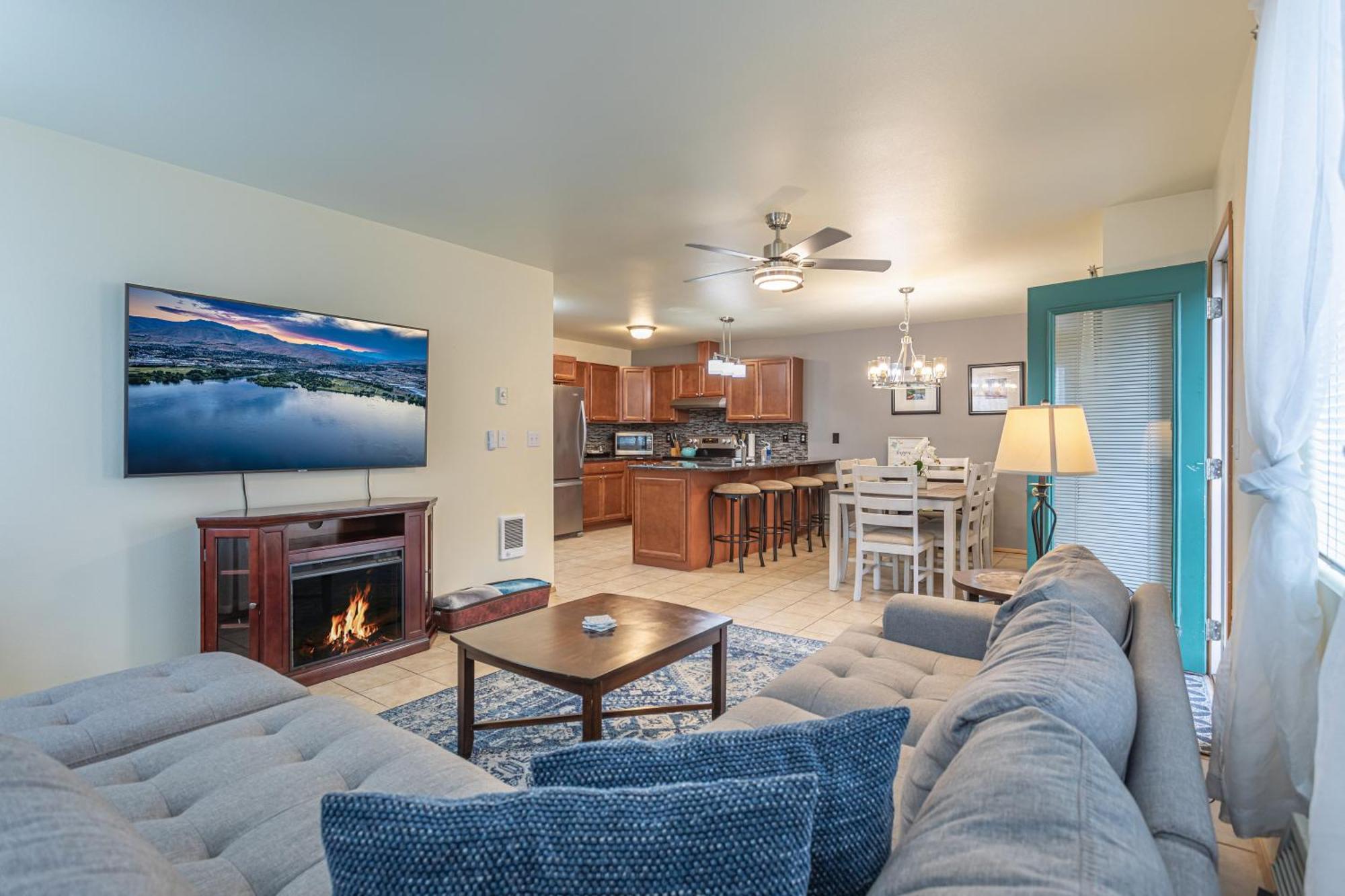 דירות Walk To Downtown Leavenworth * Sleeps 6 + Pets * Ground Level Gem! מראה חיצוני תמונה