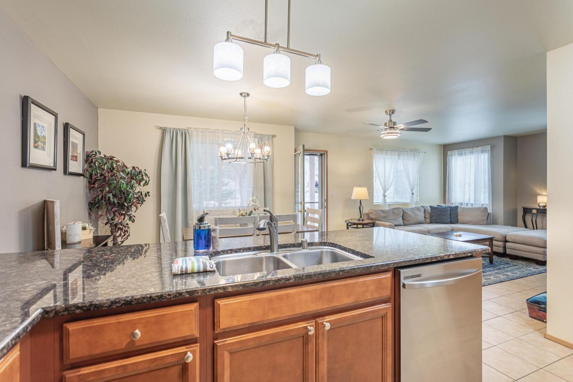 דירות Walk To Downtown Leavenworth * Sleeps 6 + Pets * Ground Level Gem! מראה חיצוני תמונה